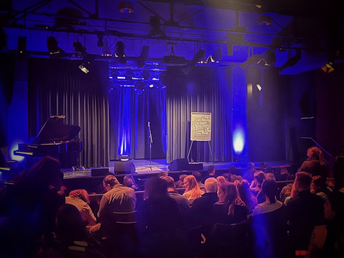 Klasse 10b bei Poesie und Pommes im Franz K