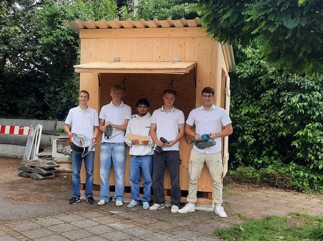 holzhuette Holzhütte als neuer Verkaufsstand gebaut