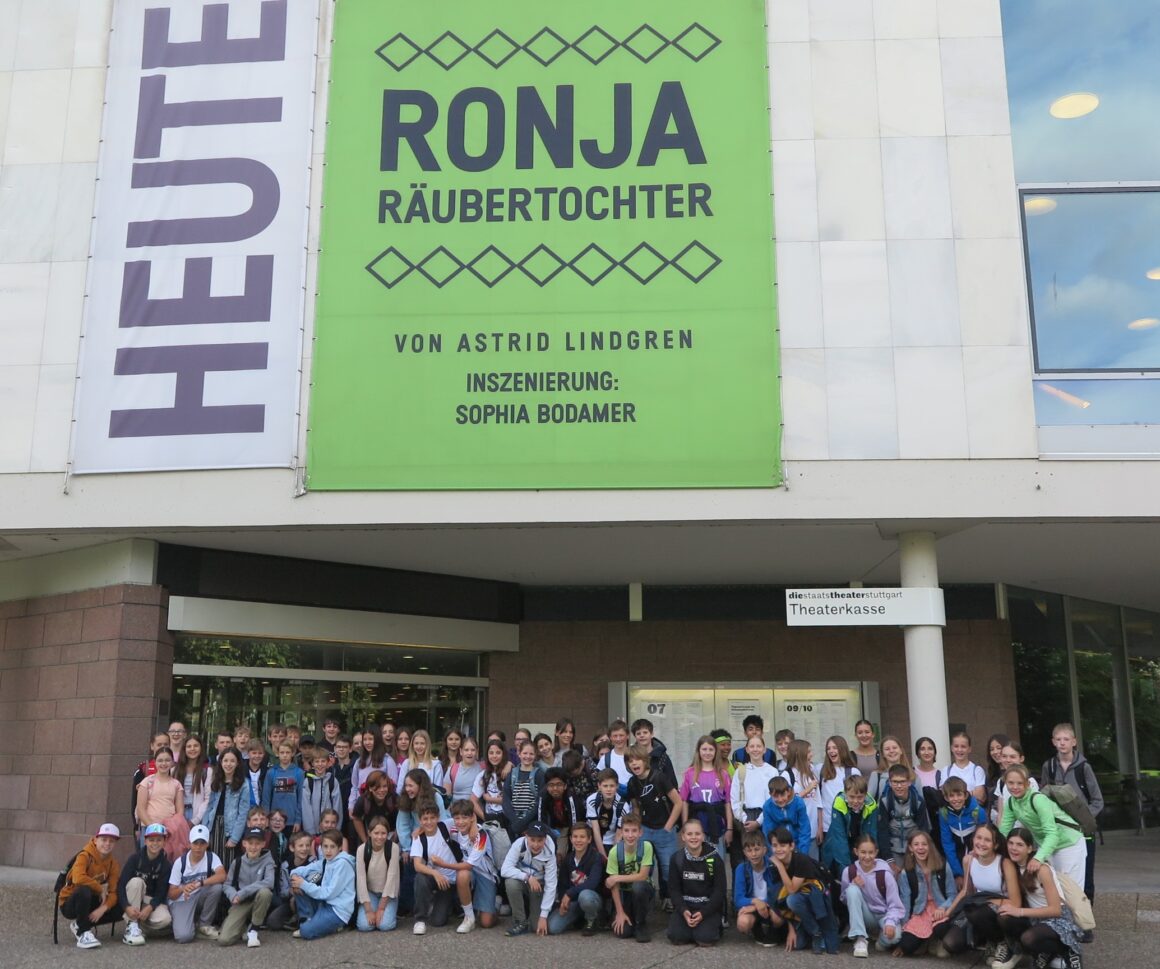 Theaterfahrt der 6. Klasse nach Stuttgart: Ein unvergesslicher Tag mit Ronja Räubertochter