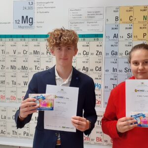 Erfolgreiche Teilnahme am Chemiewettbewerb unter dem Motto „Bunte Brause oder wie beeinflusst die Farbe eines Getränks unseren Geschmackssinn“