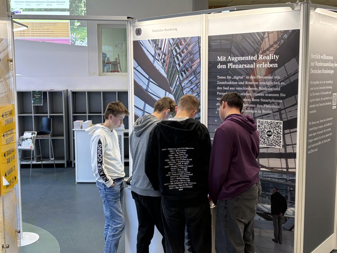 Demokratie erleben: Die Wanderausstellung des Bundestags zu Gast am Gymnasium Neckartenzlingen