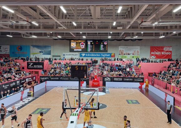 Sportkurse live beim Basketball