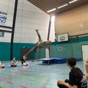 Parcours und Tricking in der Zirkus-AG