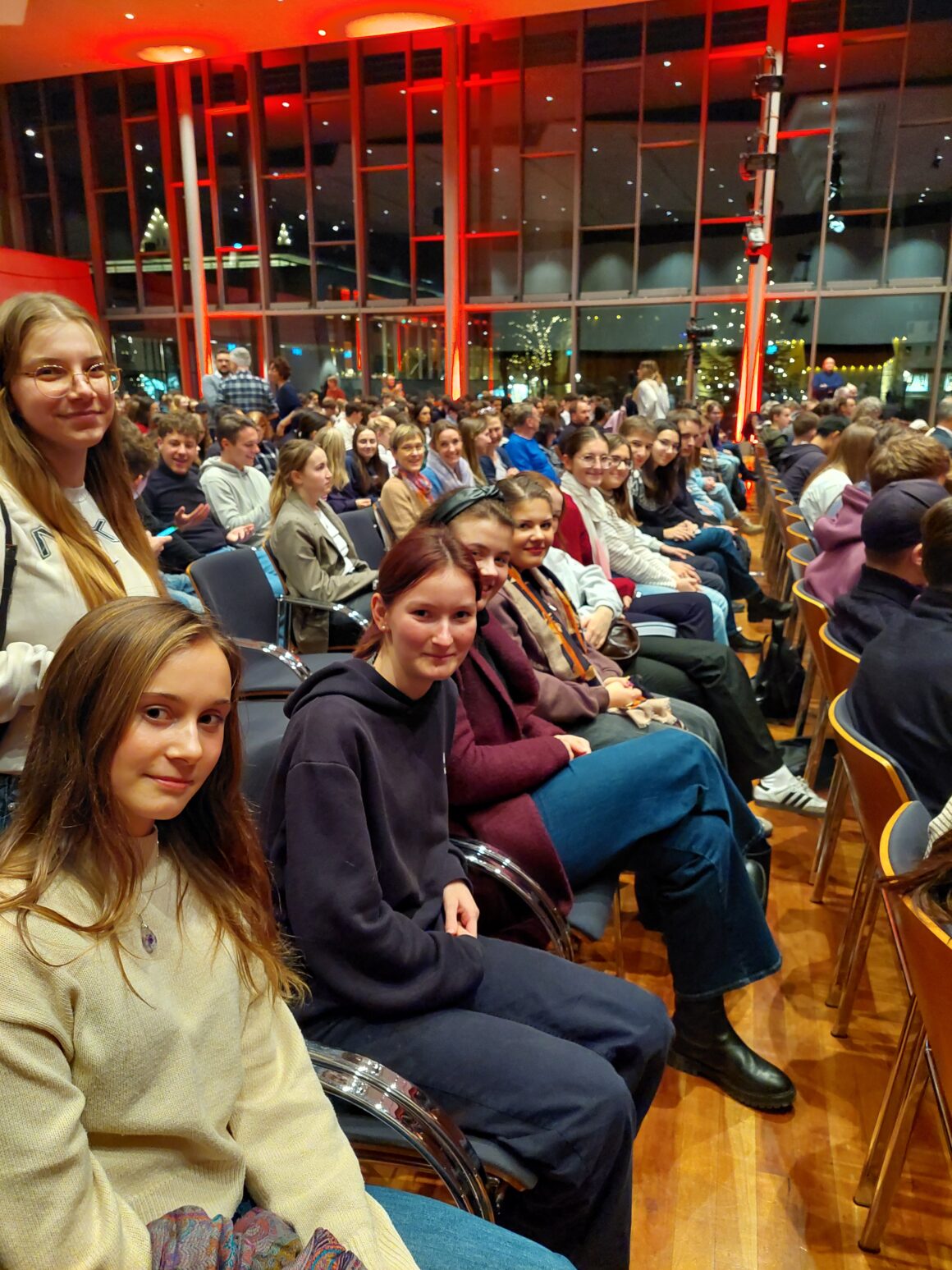 Schüler*innen besuchen Zeitzeugenabend